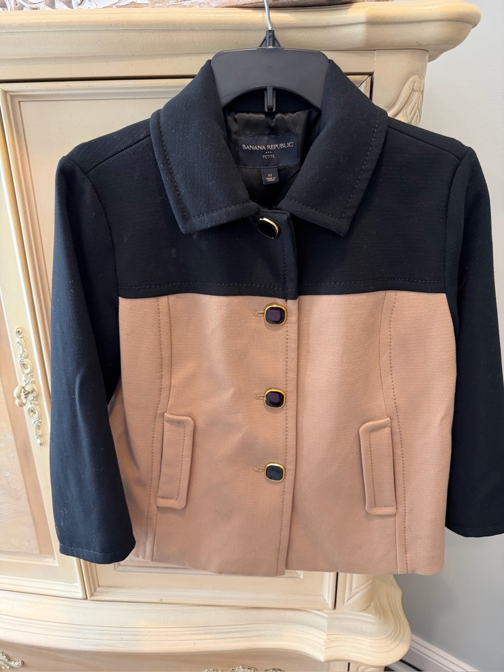 Banana Republic Black and Camel Colorblock Cropped Blazer